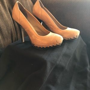 Heel pumps